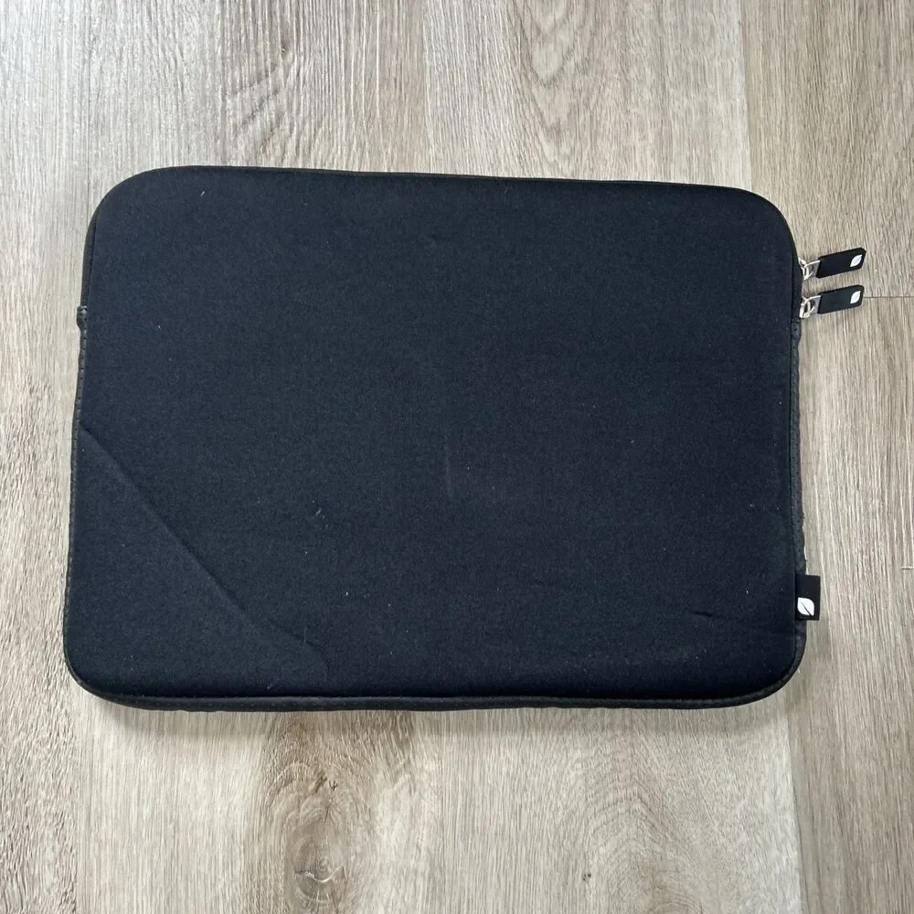Incase Facet Laptop Sleeve for 16